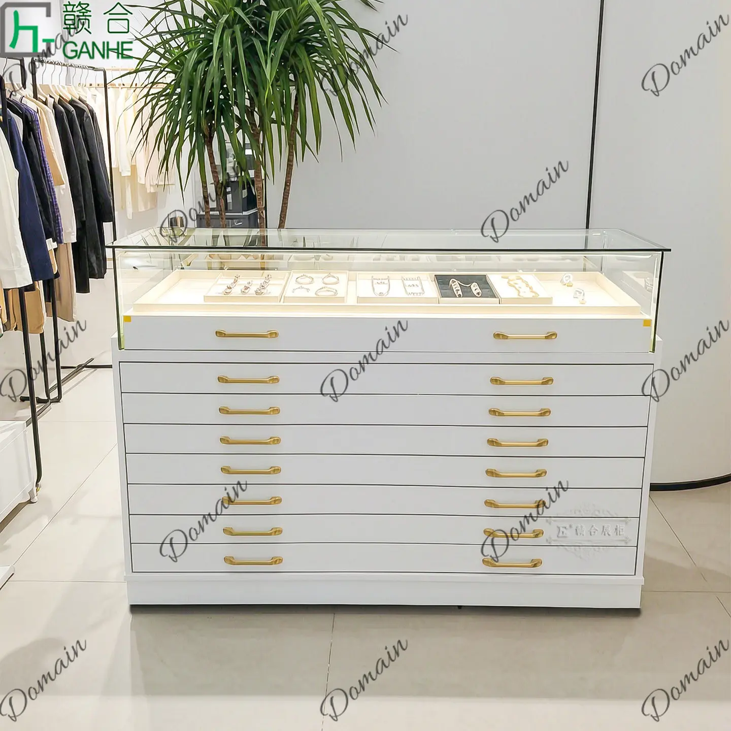 81 N Vitrine de vidro de luxo, - Jewelry With Watches avaliação e preço