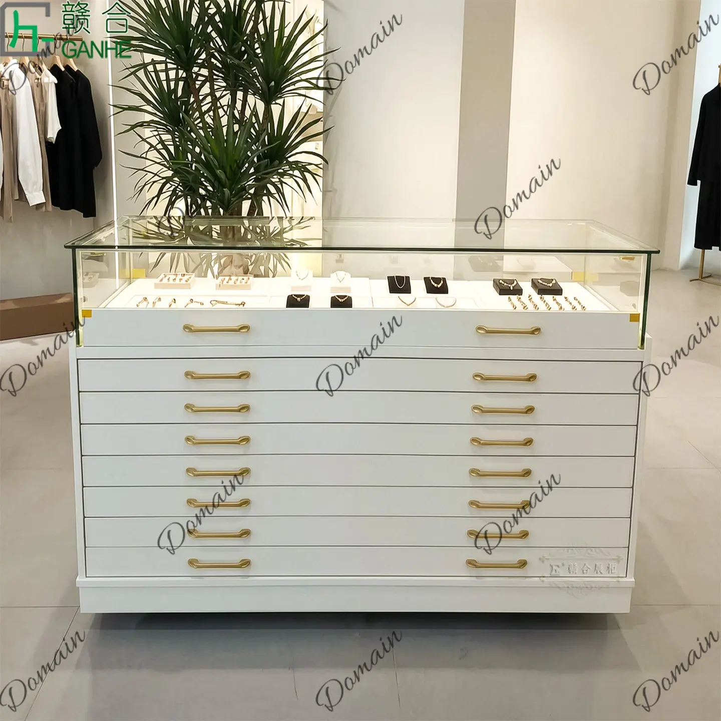 81 N Vitrine de vidro de luxo, - Jewelry With Watches avaliação e preço